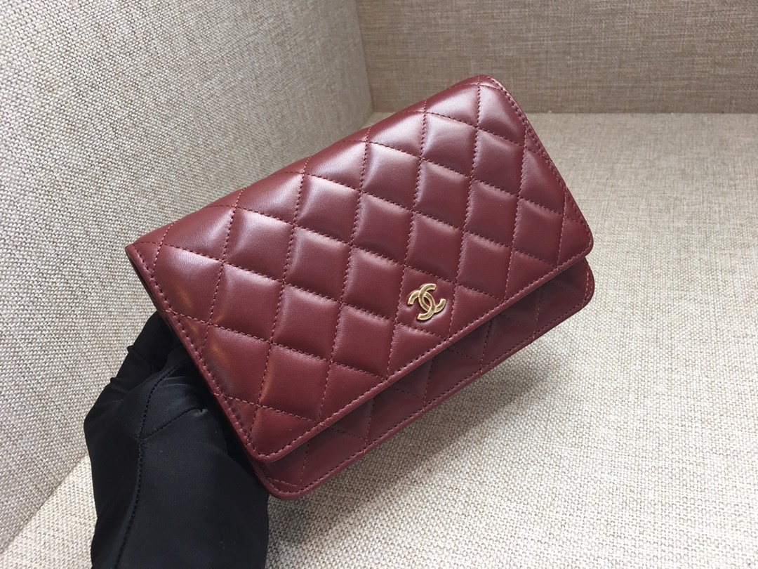 Lambskin Wallet On Chain Shoulder Bag A33814 Burgundy/Gold